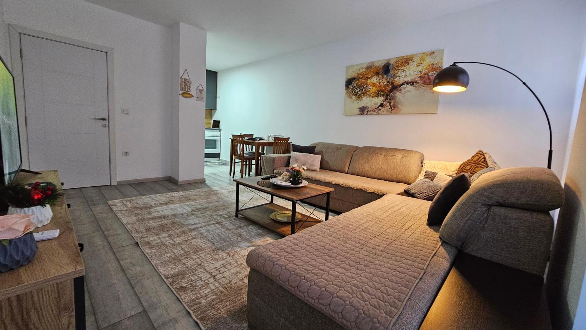 Superb 1 Bedroom In The Best Zone Of The City. Uroševac Exterior foto