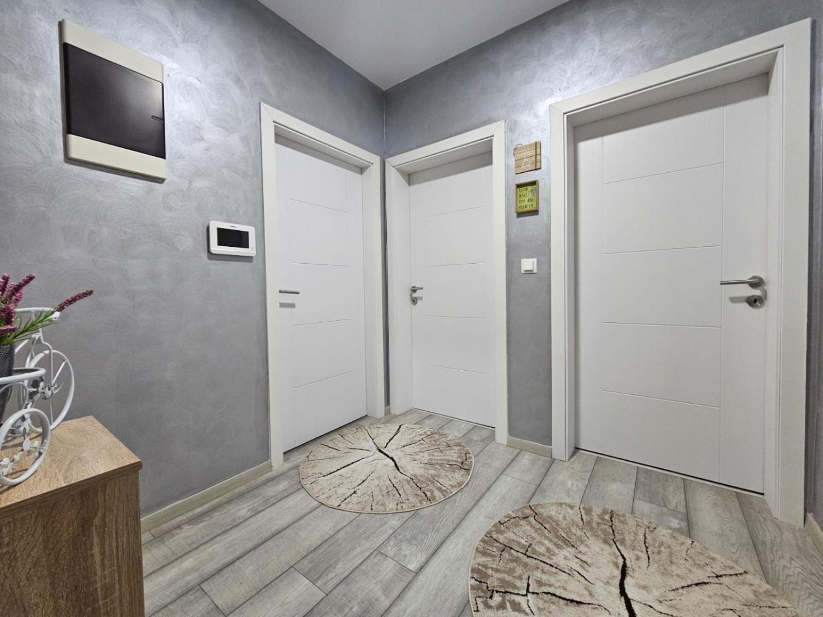 Superb 1 Bedroom In The Best Zone Of The City. Uroševac Exterior foto