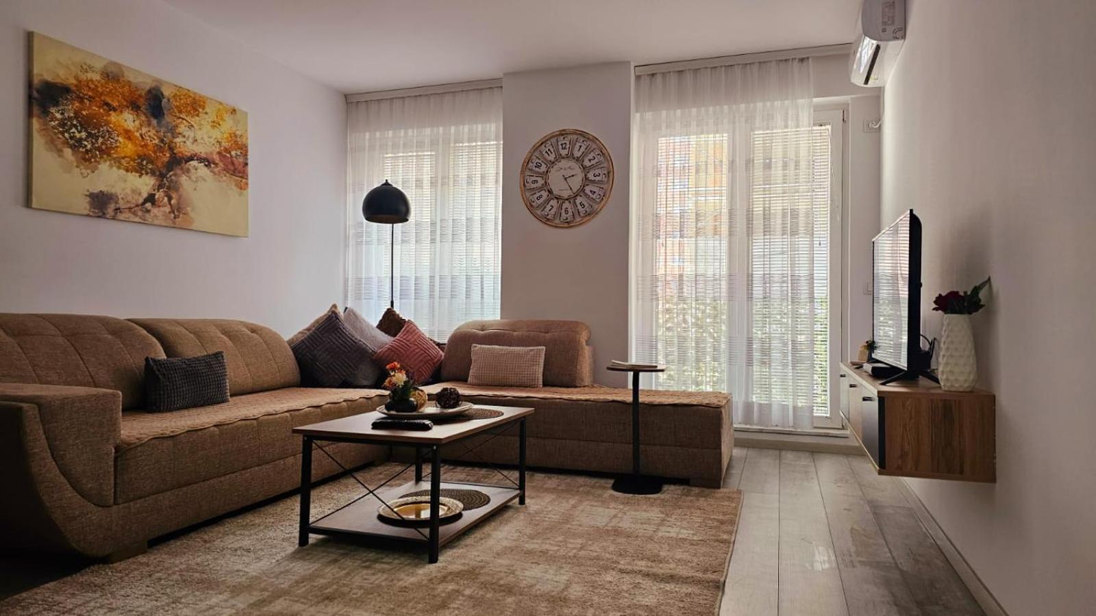 Superb 1 Bedroom In The Best Zone Of The City. Uroševac Exterior foto